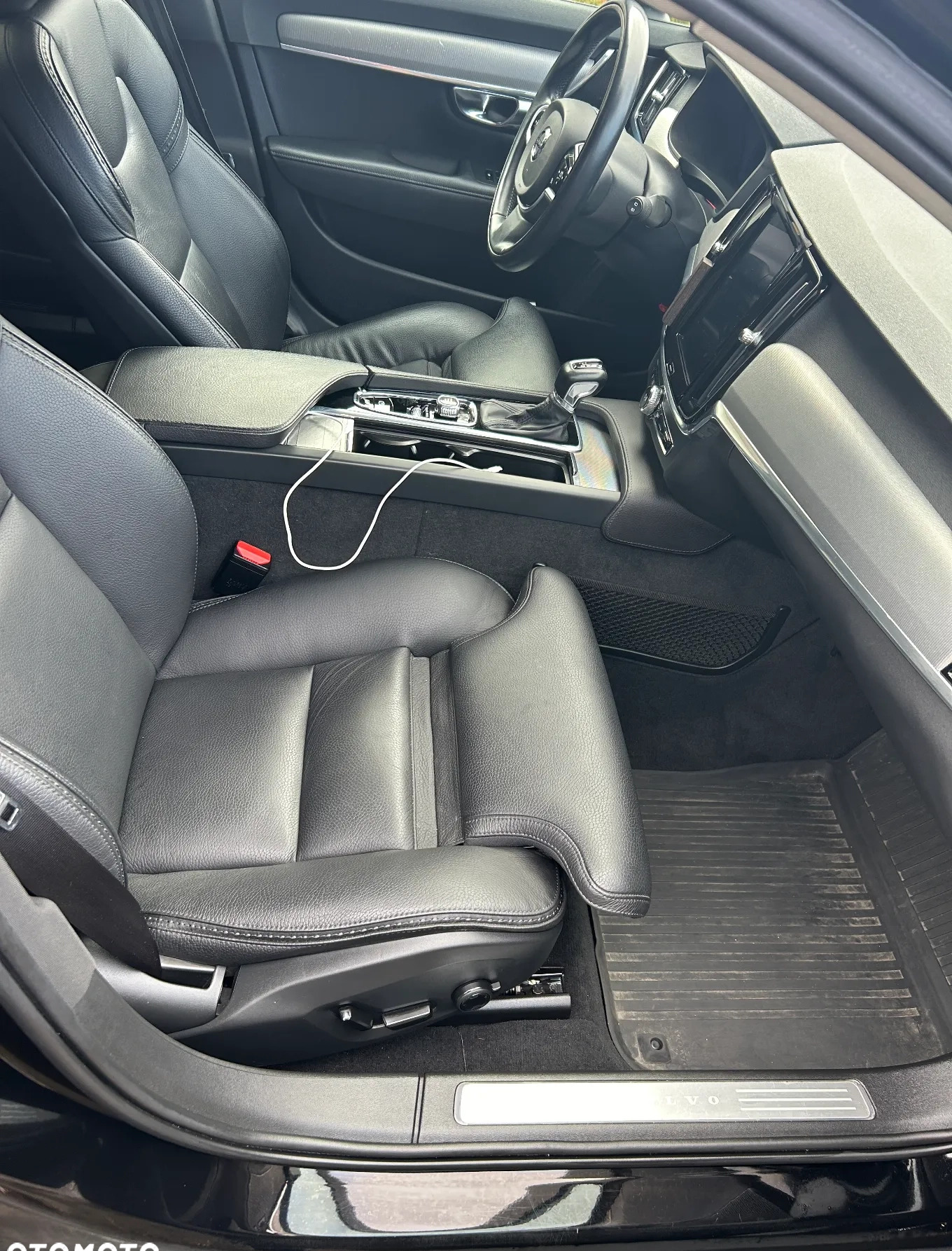 Volvo V90 Cross Country cena 142677 przebieg: 160000, rok produkcji 2019 z Kielce małe 596